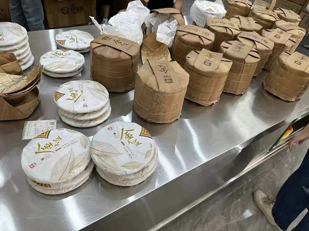 北京回收大益普洱茶2015年生茶熟茶图3